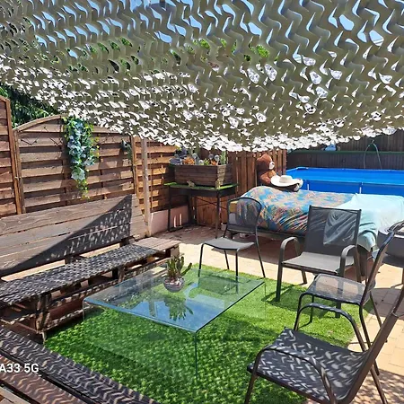 Terrasse בית אירוח Fréjus